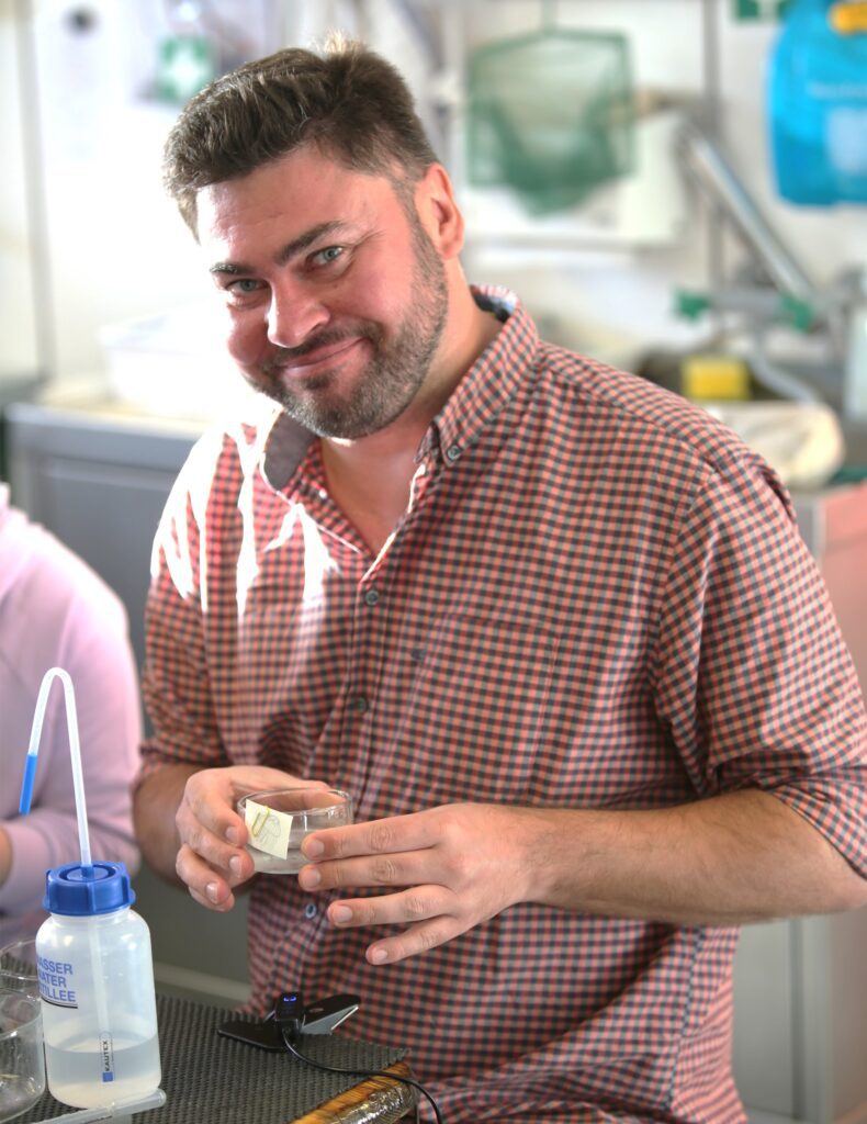 Florian Lüskow on a research expedition in the Sargasso Sea in 2023. 